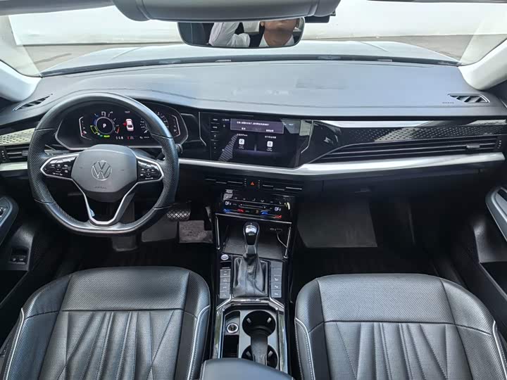 Фото 7 - Volkswagen Passat Hybrid