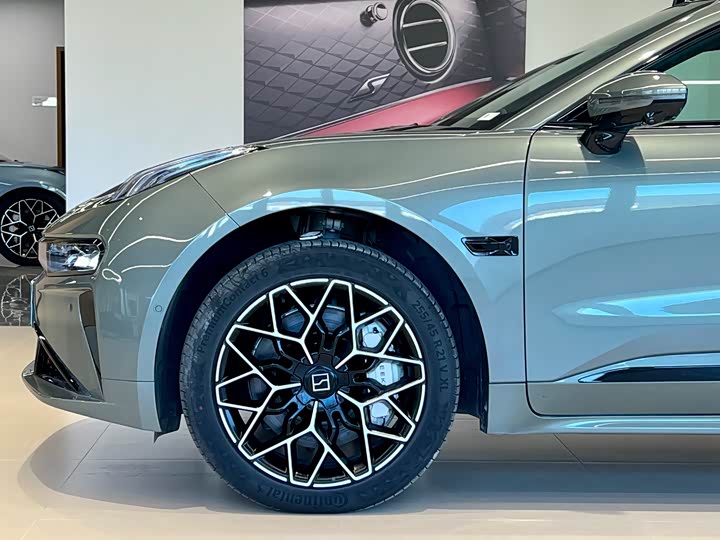 Фото 3 - Zeekr 001