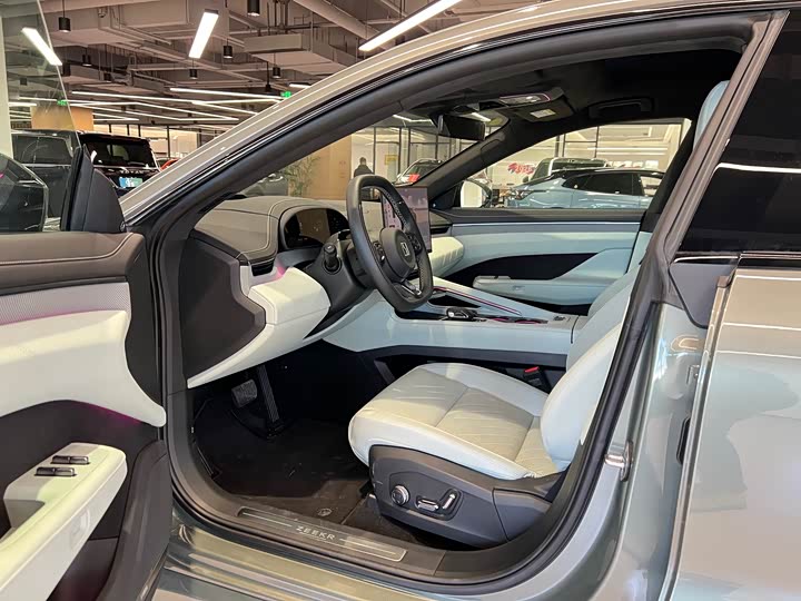 Фото 8 - Zeekr 001
