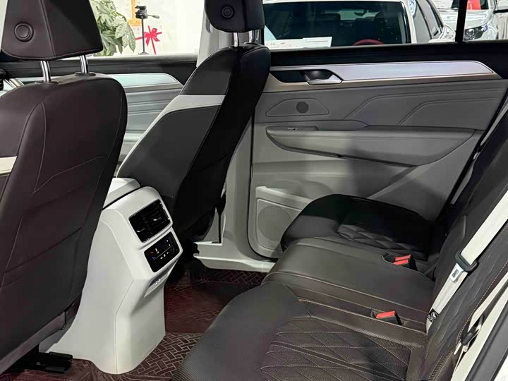 Фото 5 - Volkswagen Tavendor