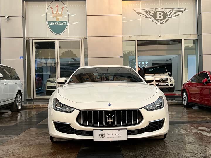 Фото 2 - Maserati Ghibli