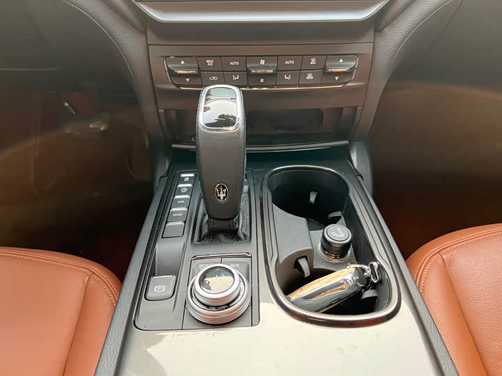 Фото 9 - Maserati Ghibli