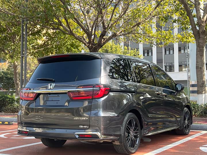 Фото 9 - Honda Odyssey