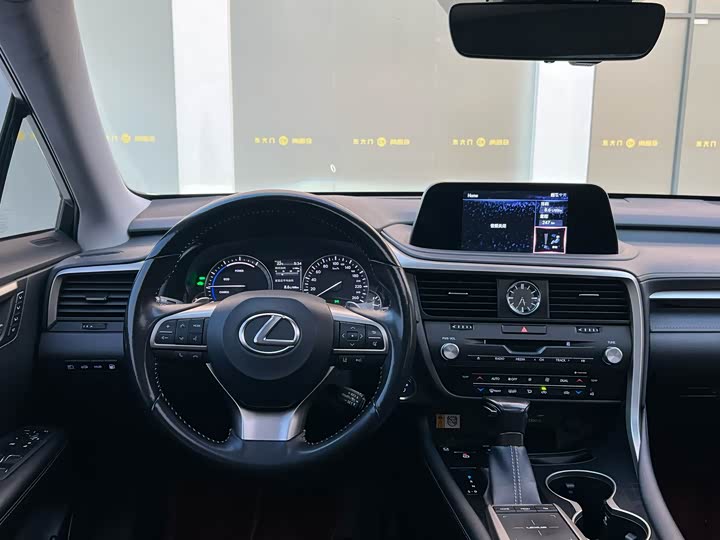 Фото 4 - Lexus RX