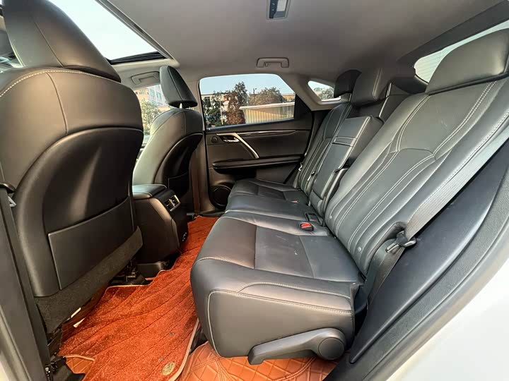 Фото 6 - Lexus RX