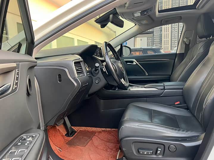 Фото 7 - Lexus RX