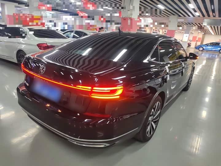 Фото 7 - Volkswagen Passat