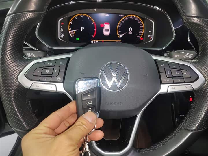 Фото 9 - Volkswagen Passat