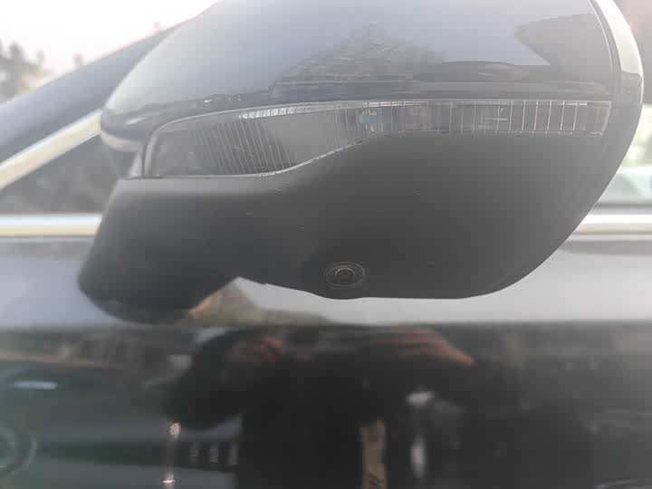 Фото 4 - Hongqi H5