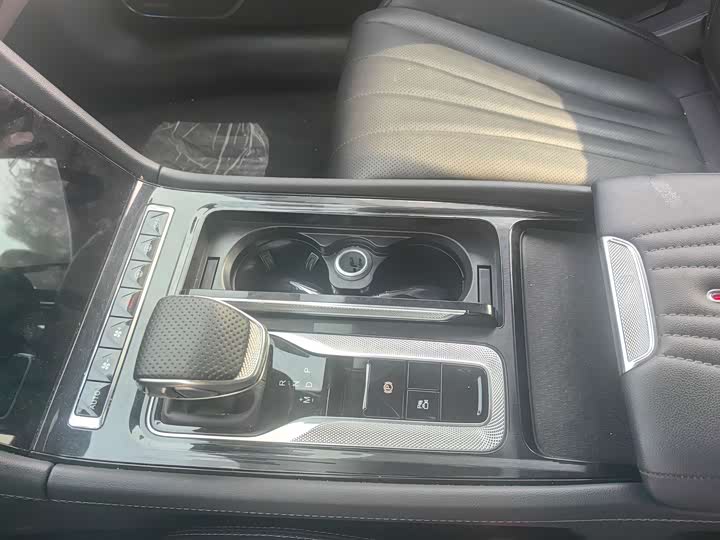 Фото 6 - Hongqi H5