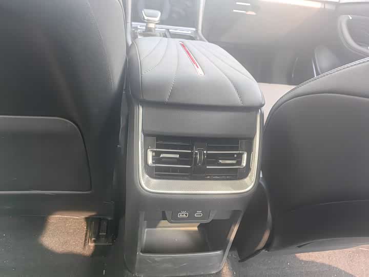 Фото 8 - Hongqi H5