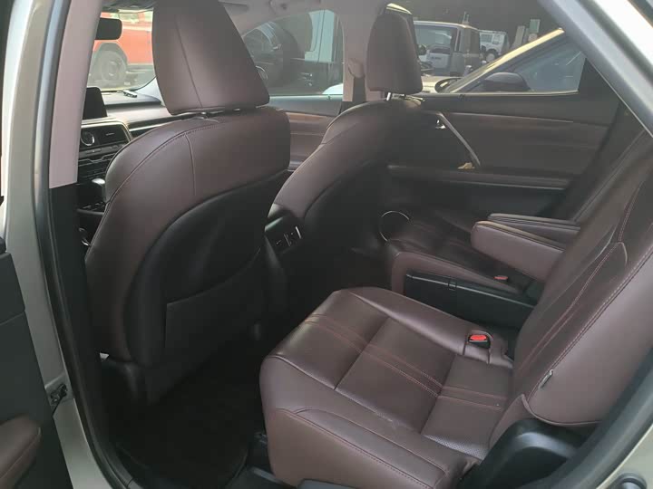 Фото 6 - Lexus RX