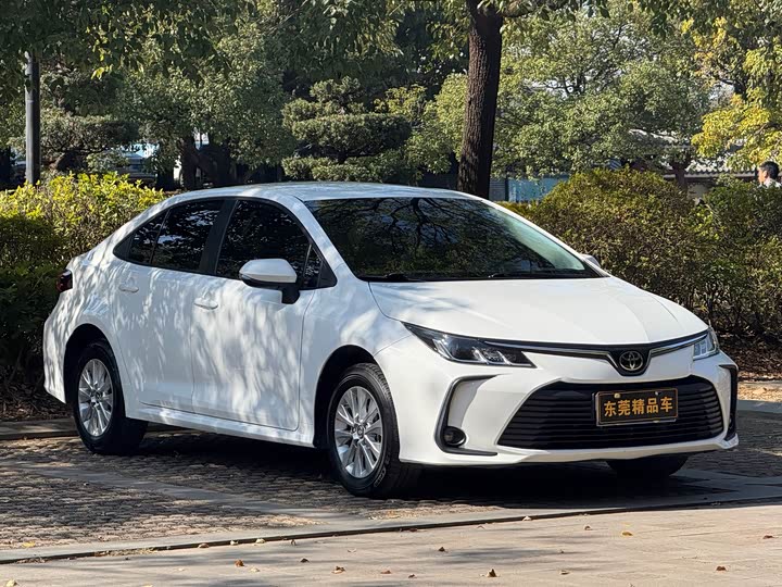 Фото 1 - Toyota Corolla