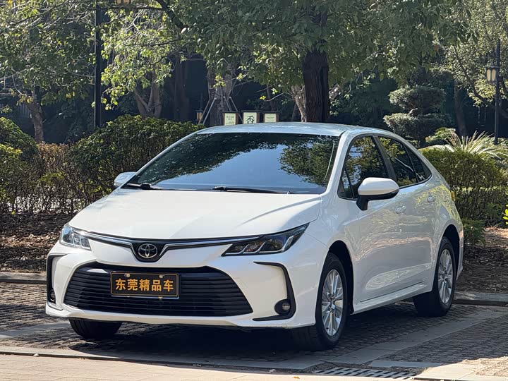 Фото 3 - Toyota Corolla