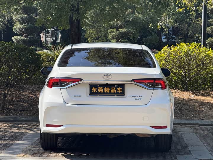 Фото 4 - Toyota Corolla