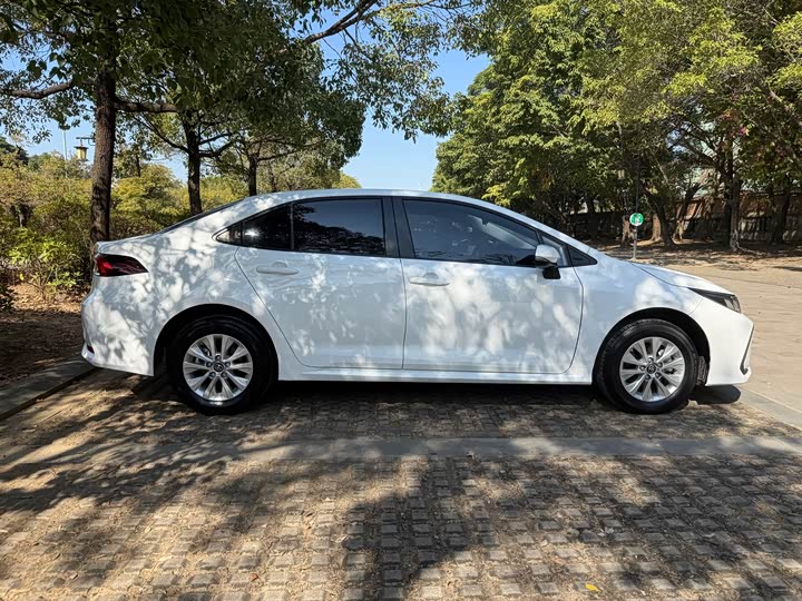 Фото 7 - Toyota Corolla