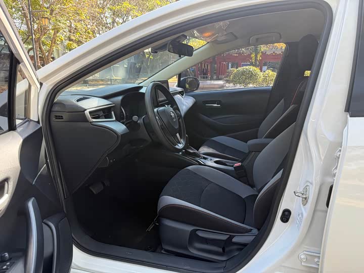 Фото 8 - Toyota Corolla