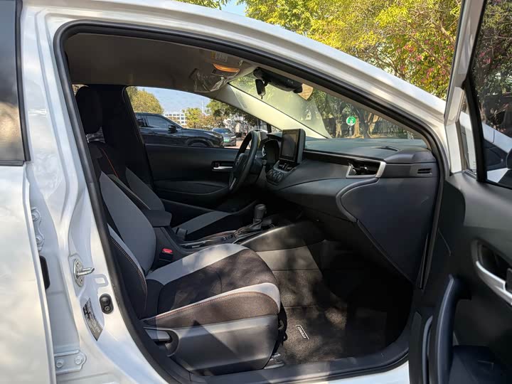 Фото 9 - Toyota Corolla