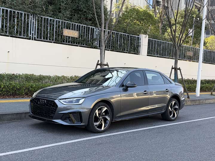 Фото 1 - Audi A4L