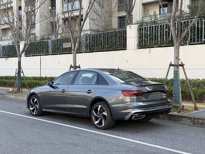 Фото 4 - Audi A4L