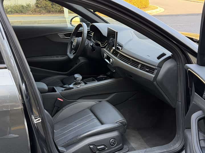 Фото 6 - Audi A4L