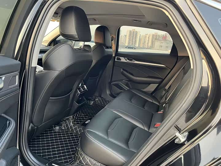 Фото 6 - Geely Preface