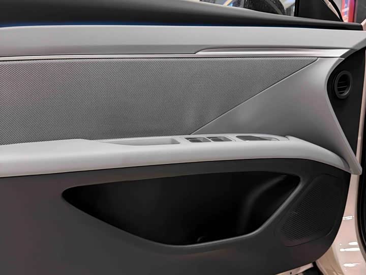 Фото 9 - XPeng Mona M03