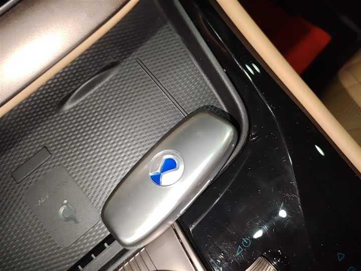 Фото 9 - Denza D9