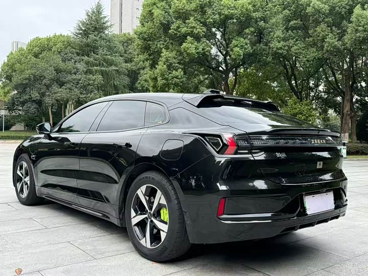 Фото 7 - Zeekr 001