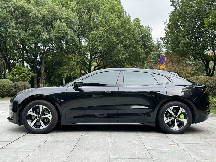 Фото 8 - Zeekr 001