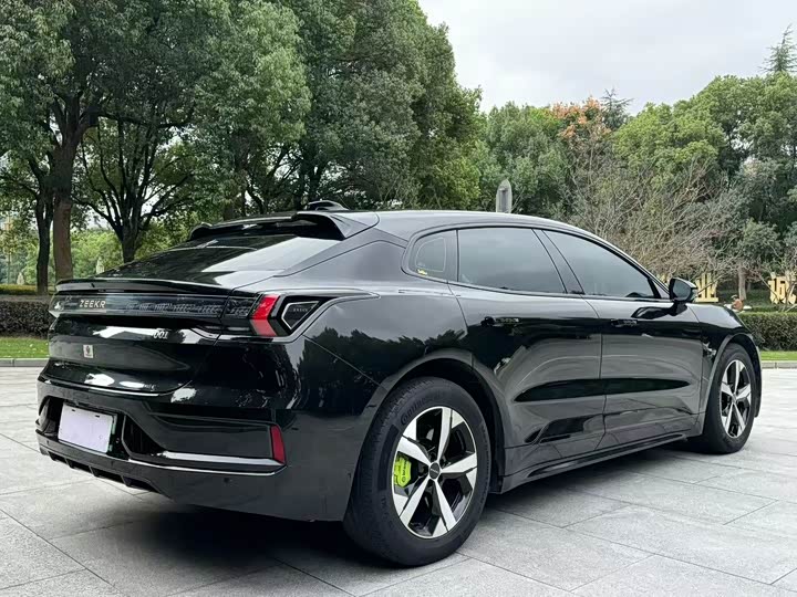 Фото 9 - Zeekr 001