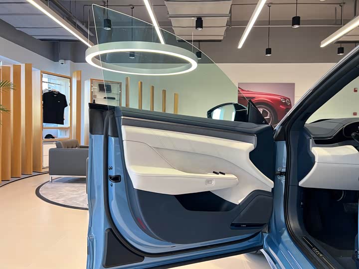 Фото 7 - Zeekr 001