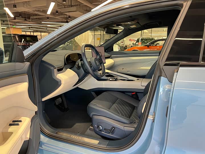 Фото 8 - Zeekr 001