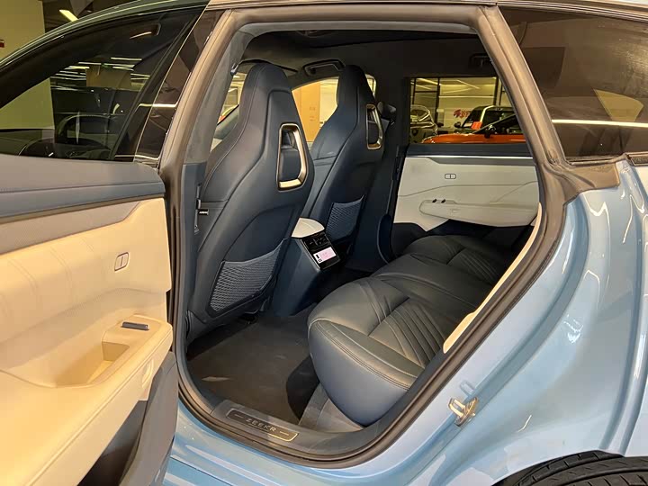 Фото 9 - Zeekr 001