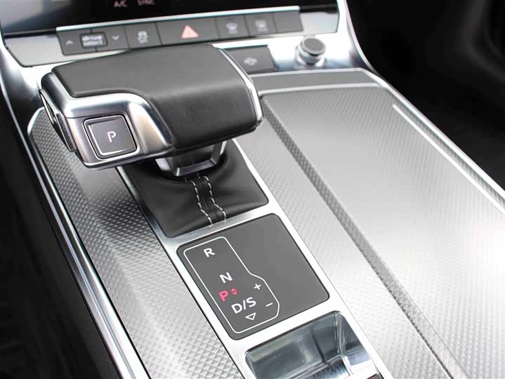 Фото 8 - Audi A6L