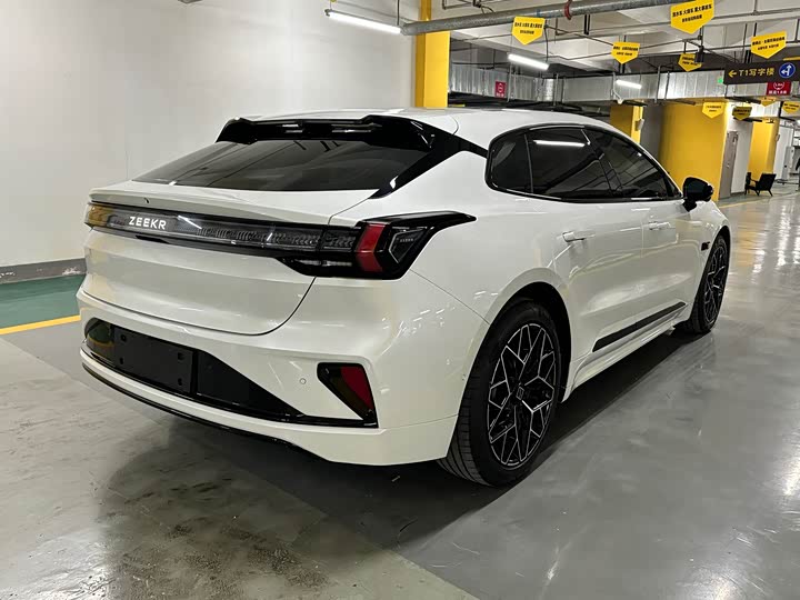 Фото 8 - Zeekr 001