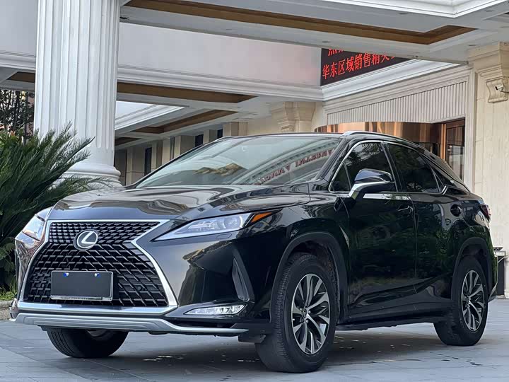 Фото 1 - Lexus RX