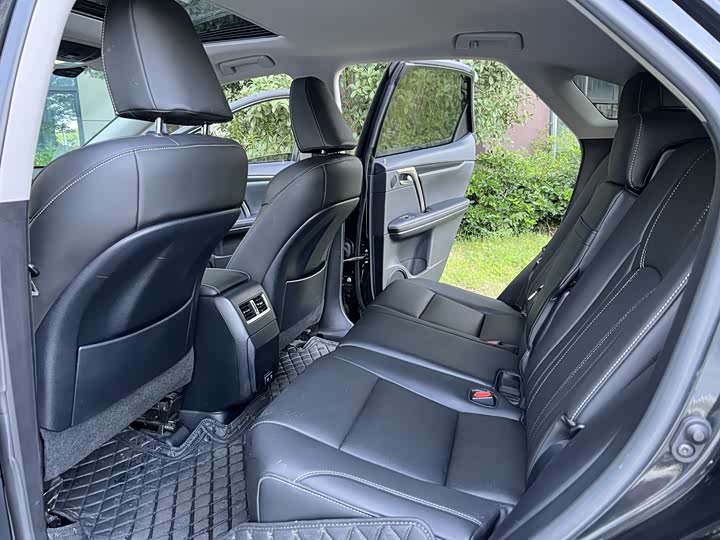 Фото 6 - Lexus RX