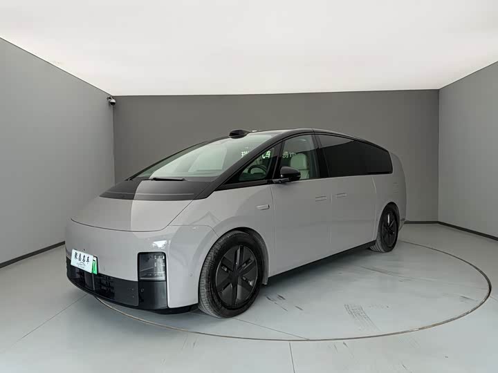 Фото 1 - LiXiang Mega