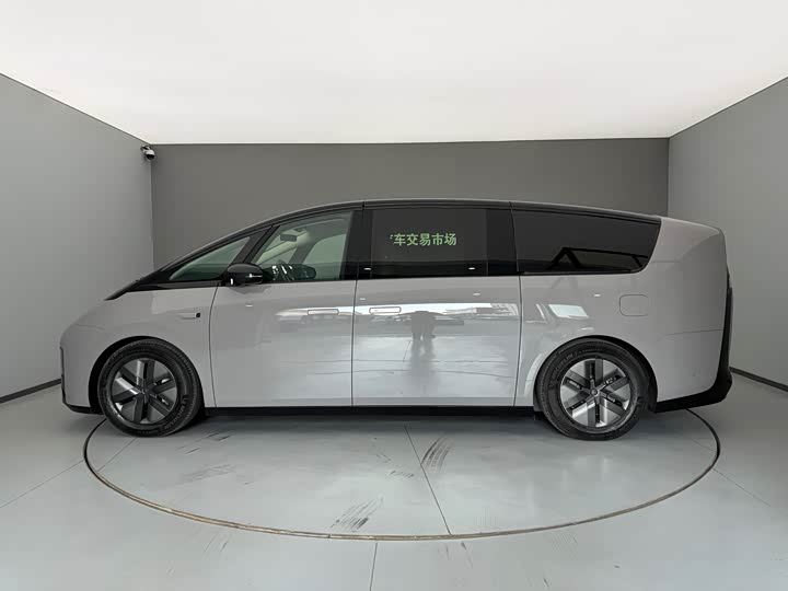 Фото 4 - LiXiang Mega