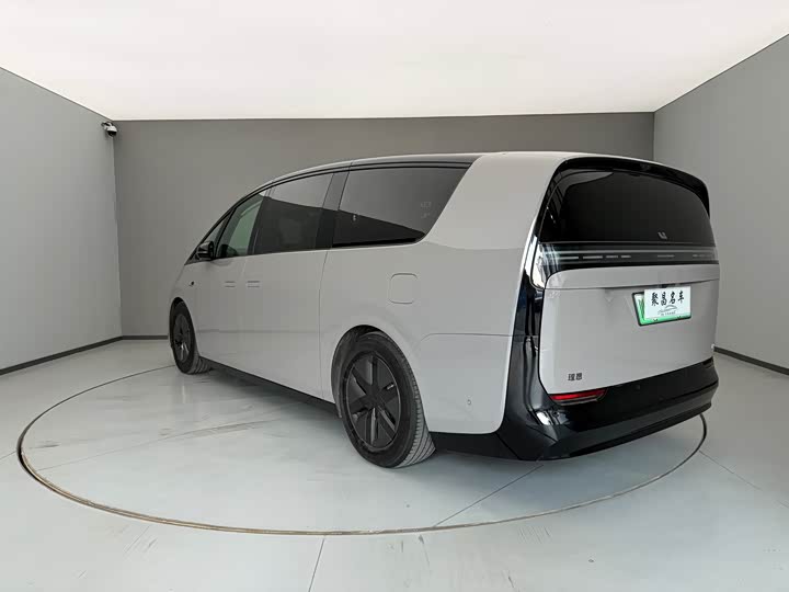 Фото 5 - LiXiang Mega