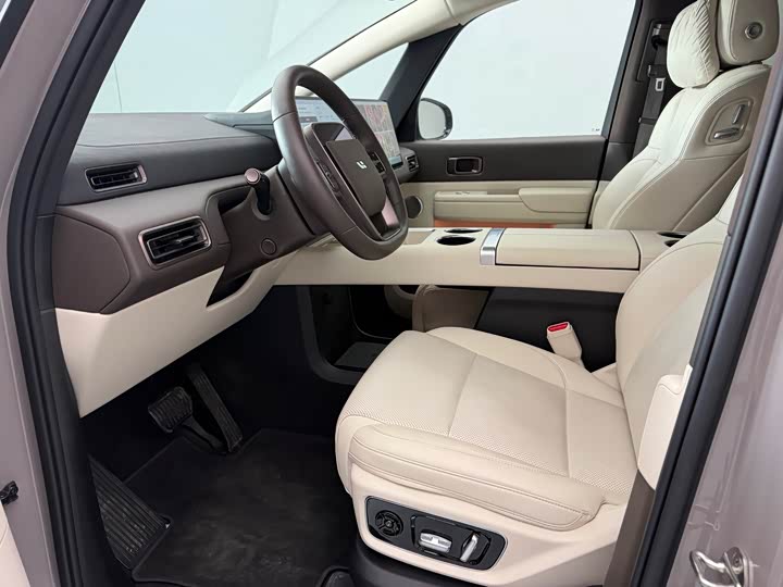 Фото 8 - LiXiang Mega