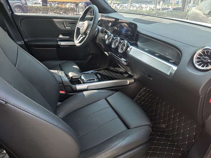 Фото 4 - Mercedes-Benz EQB