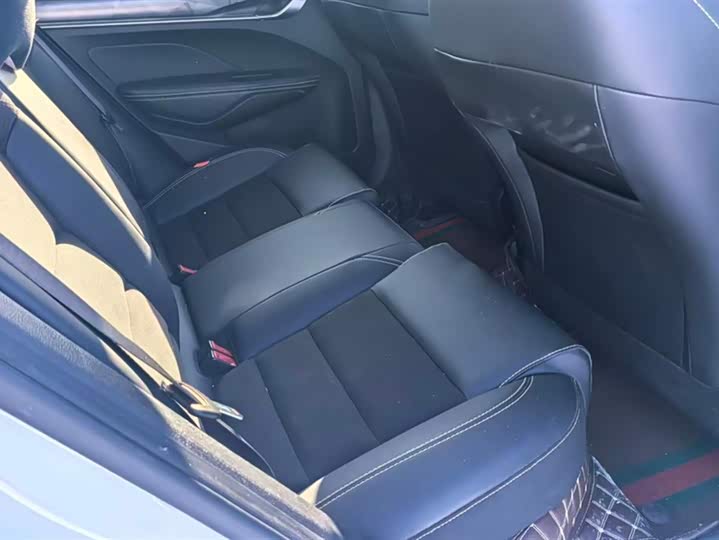 Фото 8 - Geely Binrui