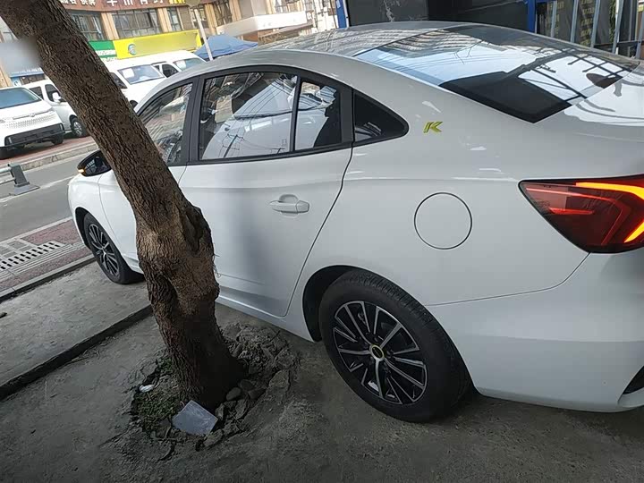 Фото 5 - Roewe i5