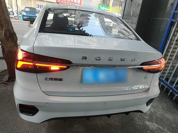Фото 6 - Roewe i5