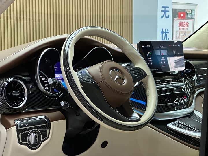 Фото 8 - Mercedes-Benz V-Class