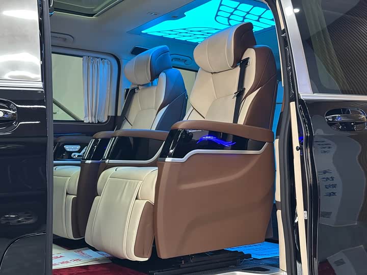 Фото 9 - Mercedes-Benz V-Class