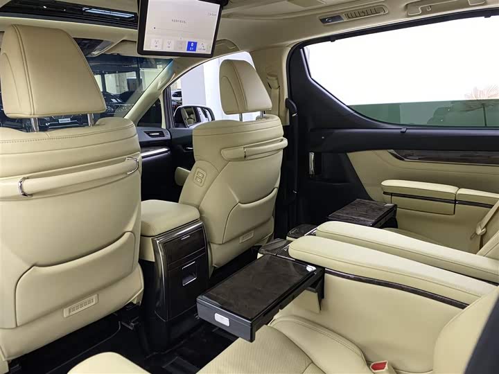 Фото 8 - Toyota Alphard