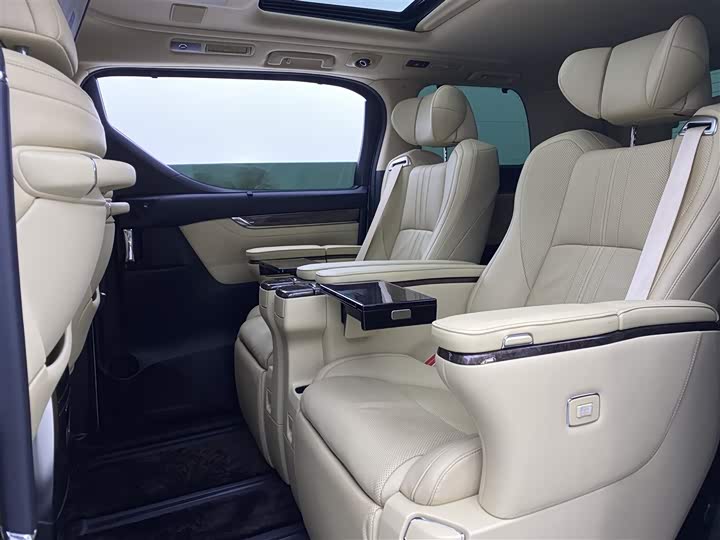 Фото 9 - Toyota Alphard